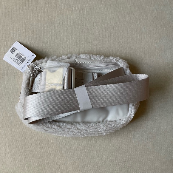 Lululemon Belt Bag 1L Fleece - White Opal/Gold - Picture 6 of 14
